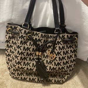 MAKE AN OFFER. 
Large Michael Kors Shoulder Bag